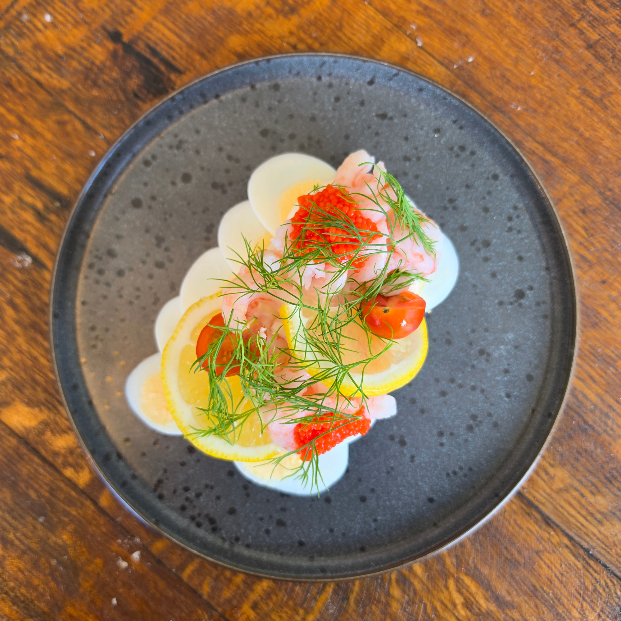 Luksus smørrebrød med æg og rejer fra Njordkøkken