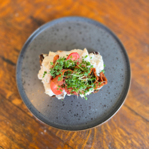Luksus smørrebrød med hønsesalat fra Njordkøkken